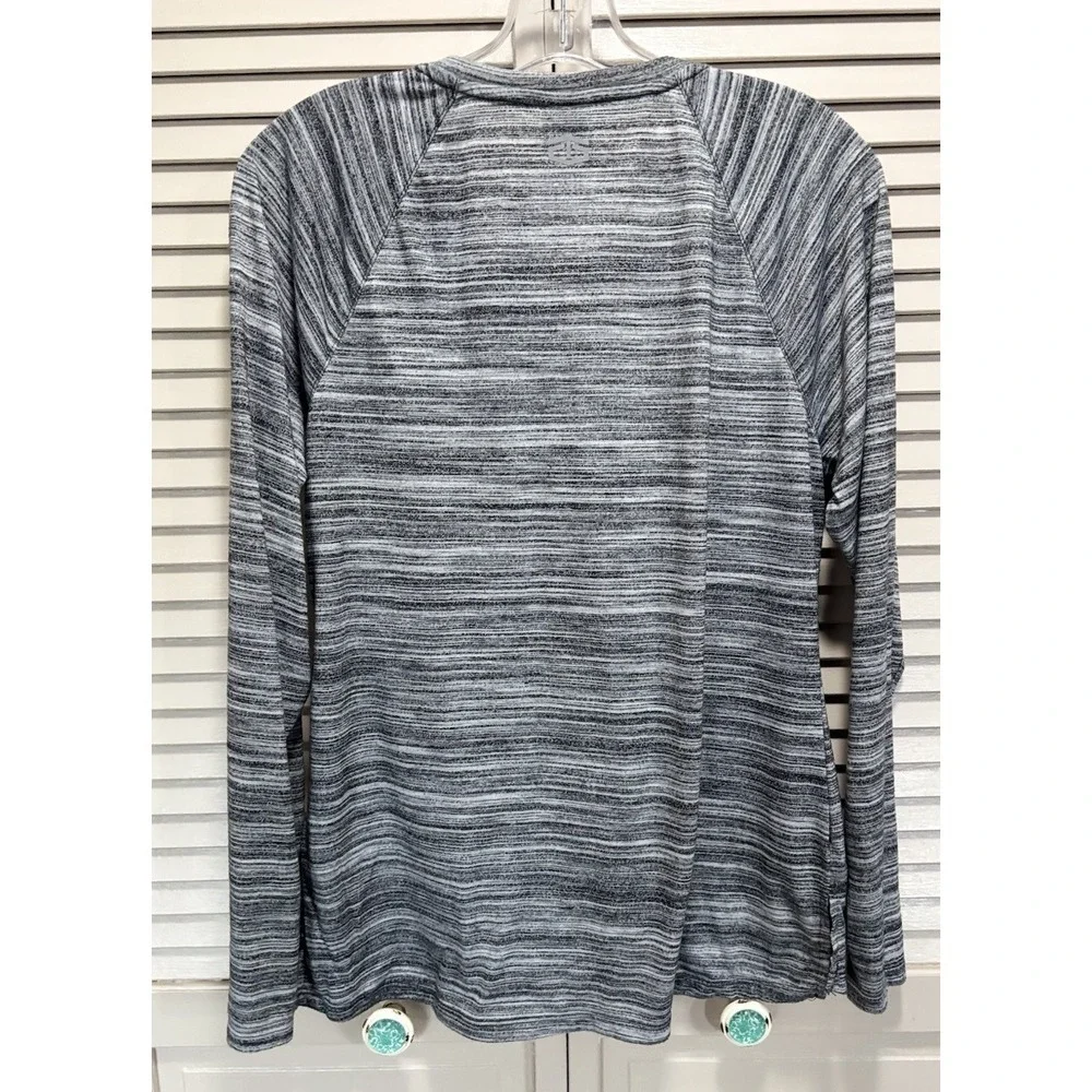 Tap Out Gray/Black Long Sleeve V Neck Soft‎ Top Size Large Casual Activewear